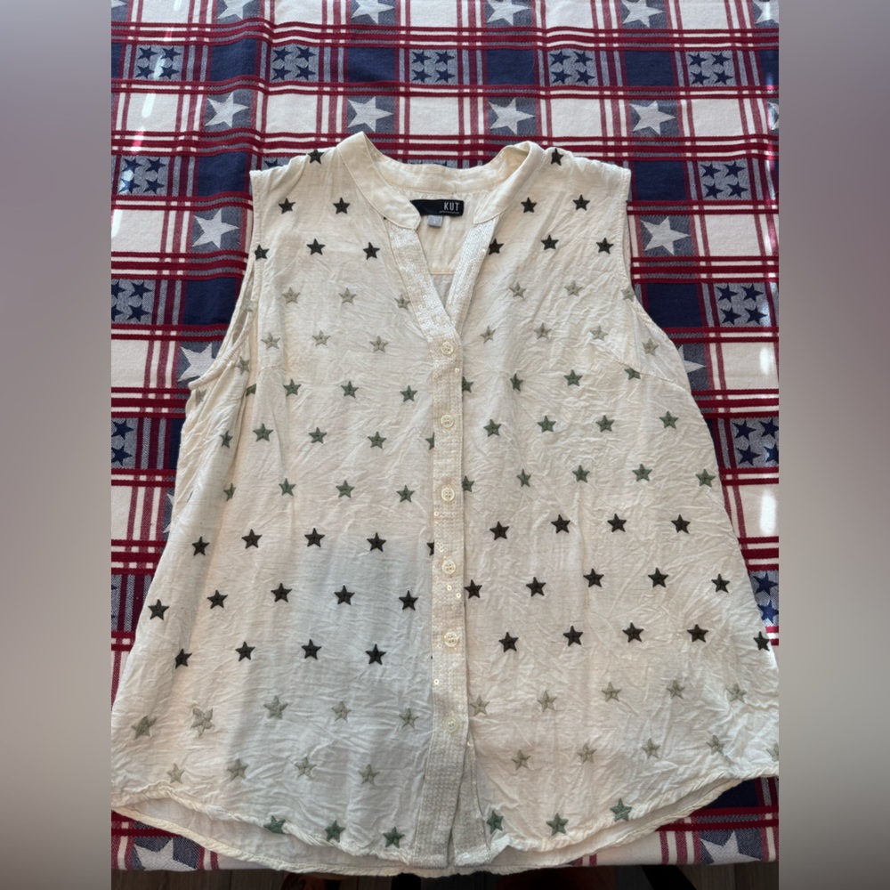 Kut from the Kloth Textured Cream Top Size: Sm/ Medium